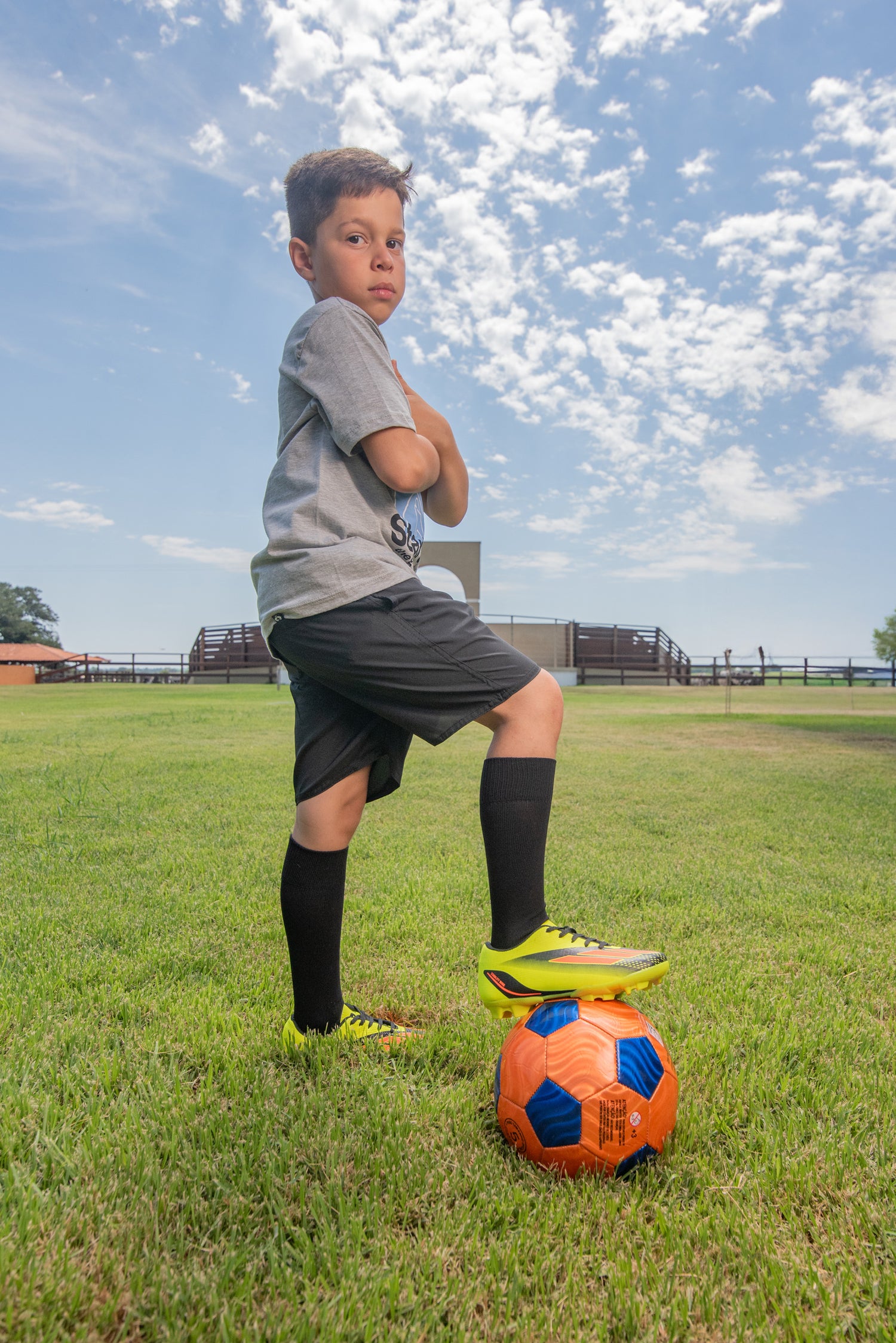 Chuteira Infantil De Cravo Campo Masculino Amarelo Neon