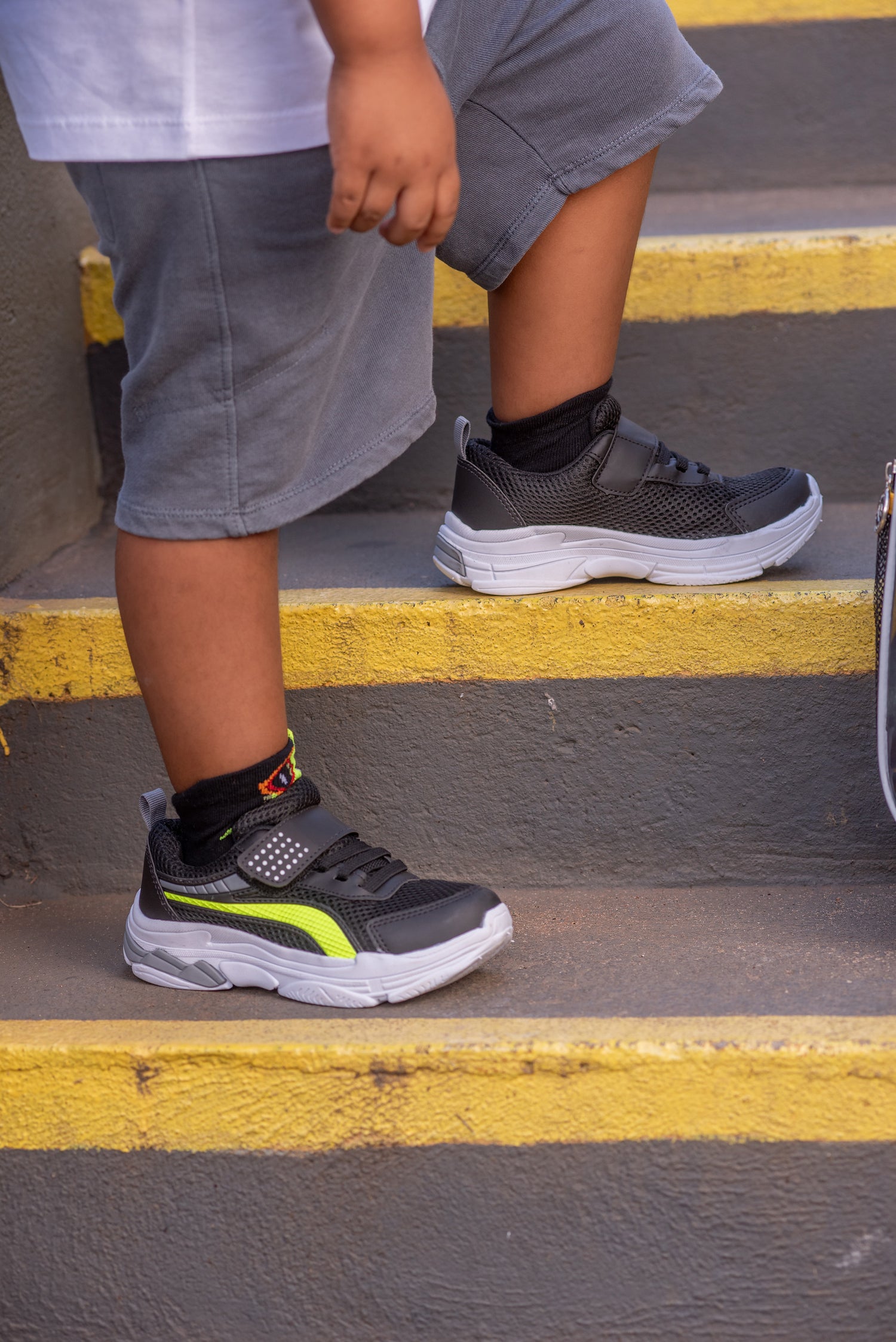 Tênis Infantil Esportivo em Nylon Fechamento em Velcro Preto/Verde