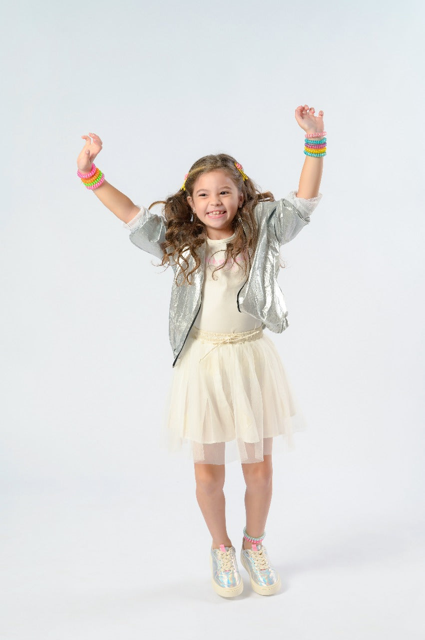 Tênis Infantil Feminino Prata Holográfico: Brilho, Estilo e Conforto